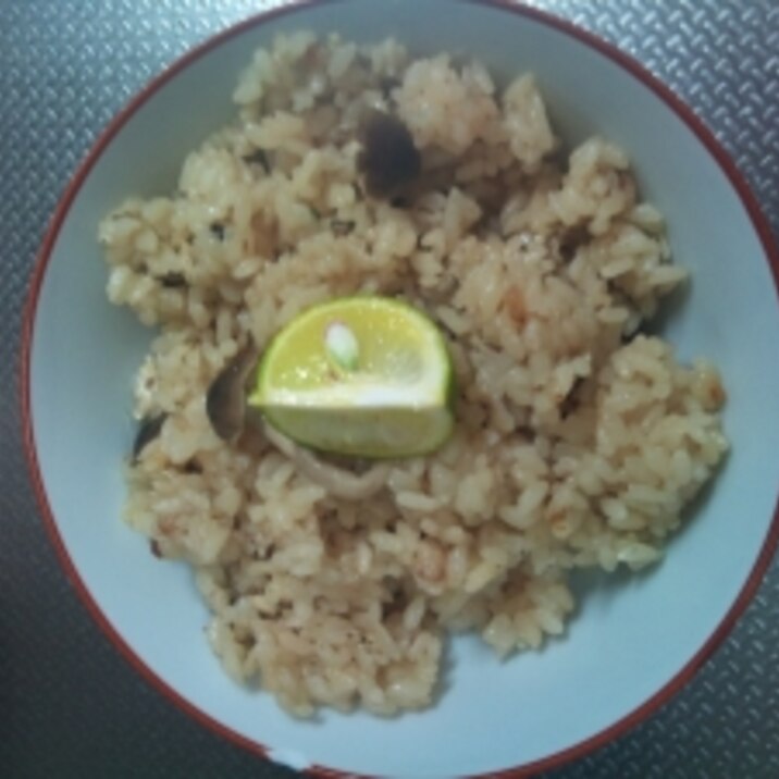 すだちで爽やか!しめじと秋刀魚の炊き込みご飯